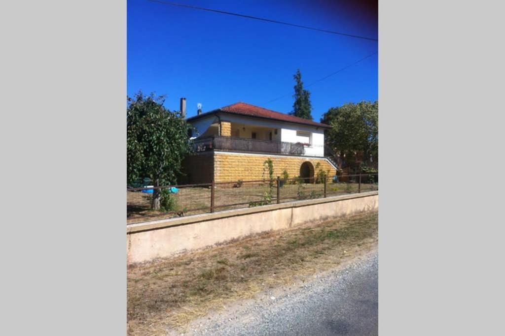 Hippo-Gite Biron  Bagian luar foto
